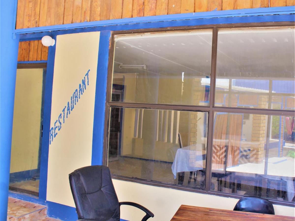 P Wake Guesthouse Opuwo Exterior photo