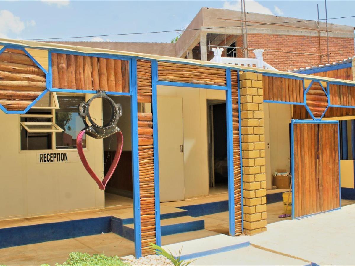 P Wake Guesthouse Opuwo Exterior photo