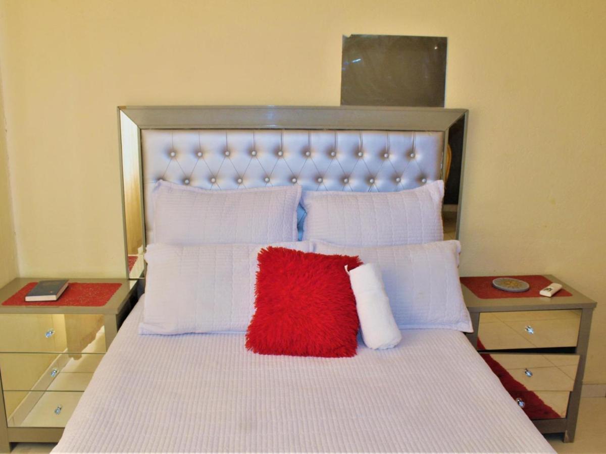 P Wake Guesthouse Opuwo Room photo